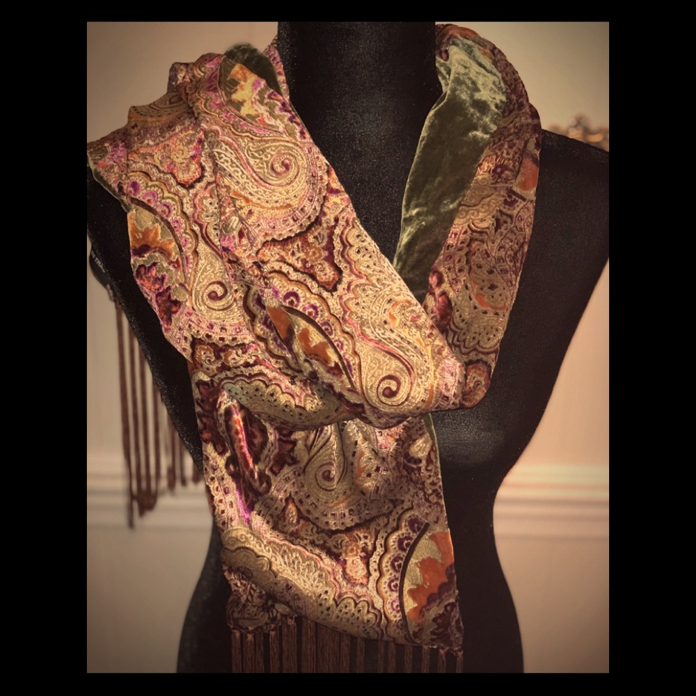 Reversible Velvet Paisley Print Ellen Tracy Scarf